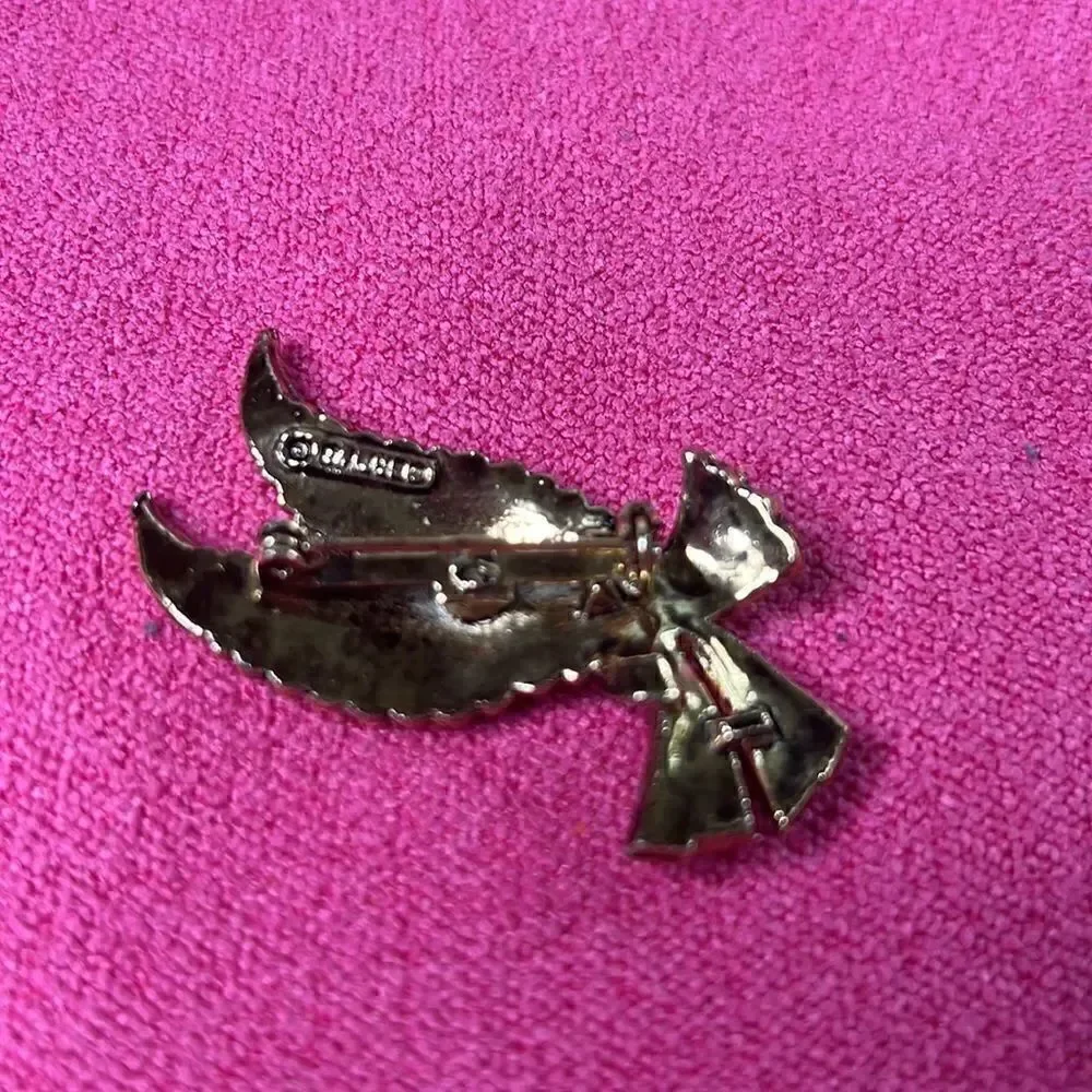 Vintage Gerrys Antique Gold Tone Brooch